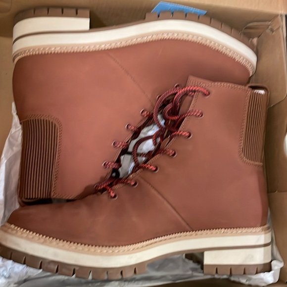 TOMS Lace-Up Boot - Picture 3 of 8